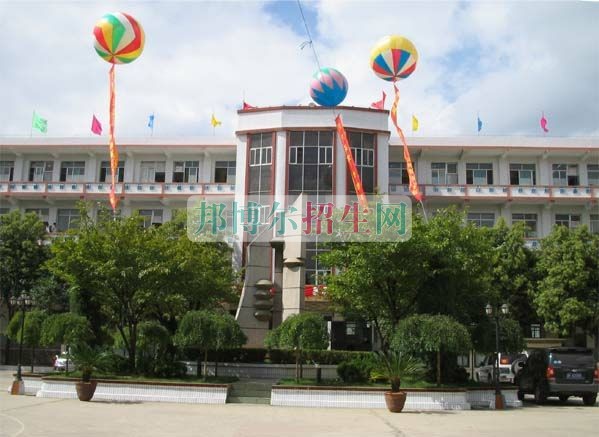 畢節(jié)地區(qū)財(cái)貿(mào)學(xué)校2016年報(bào)名條件、招生對(duì)象