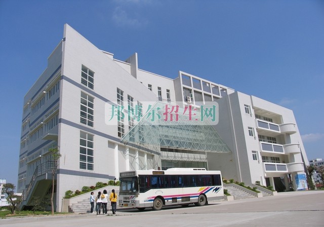 泉州經(jīng)貿職業(yè)技術學院招生辦聯(lián)系電話