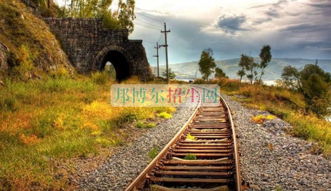 鐵道工程技術(shù)專(zhuān)業(yè)多少錢(qián)
