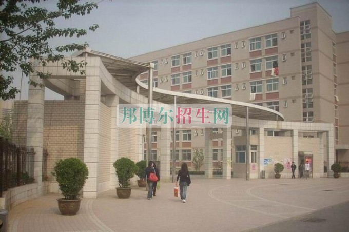 民航商務(wù)適合女生學嗎