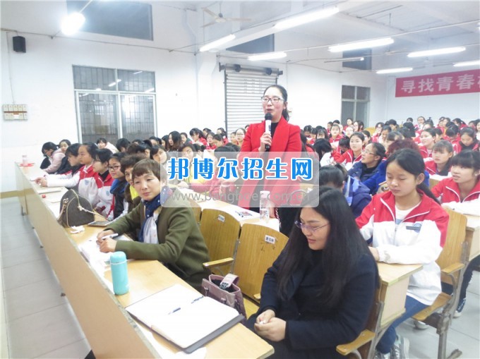 南充師范學(xué)?；ㄩ_滿堂盛世春——南充師范歡慶“三八”節(jié)