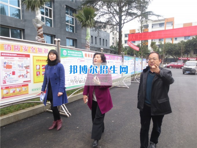 南充師范學(xué)?；ㄩ_滿堂盛世春——南充師范歡慶“三八”節(jié)