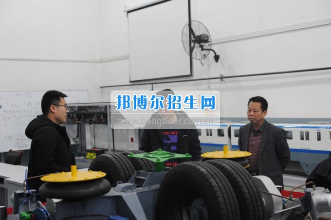 南寧軌道集團(tuán)到重慶公共運輸職業(yè)學(xué)院考察洽談