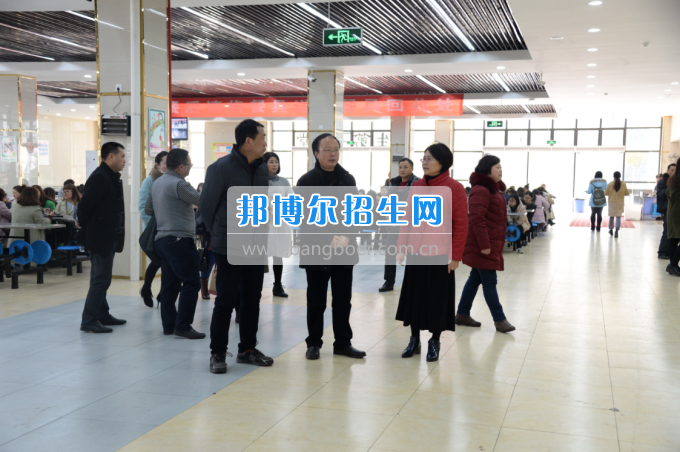 內(nèi)江市教育局檢查川南幼兒師范高等?？茖W(xué)校春季開學(xué)工作
