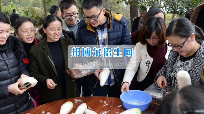 川南幼兒師范高等?？茖W(xué)校舉行慶祝國際勞動婦女節(jié)活動