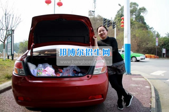 四川省樂(lè)山市第一職業(yè)高級(jí)中學(xué)春風(fēng)十里，不如你