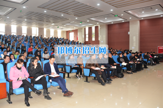 川南幼兒師范高等?？茖W(xué)校作“互聯(lián)網(wǎng)+教育”專題報(bào)告