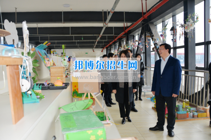川南幼兒師范高等?？茖W(xué)校作“互聯(lián)網(wǎng)+教育”專題報(bào)告