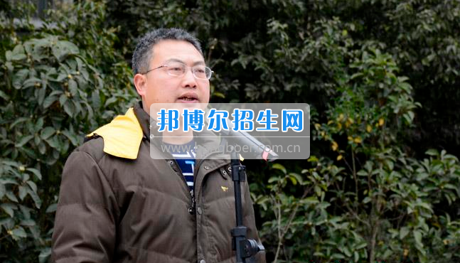 南充市建華職業(yè)中學(xué)簡短、高效的開學(xué)典禮