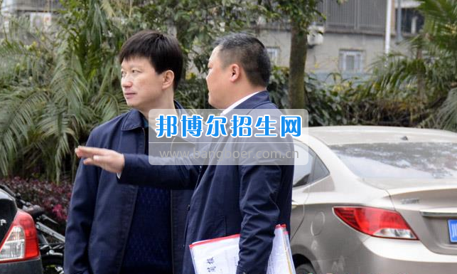 區(qū)委常委、宣傳部長邱躍峰一行視察南充市建華職業(yè)中學(xué)