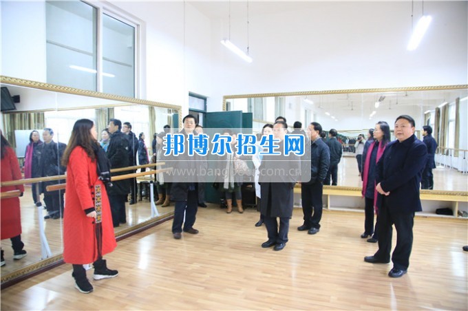 四川音樂學(xué)院黨委書記、院長林戈爾教授一行到川北幼兒師范高等?？茖W(xué)?？疾? width=