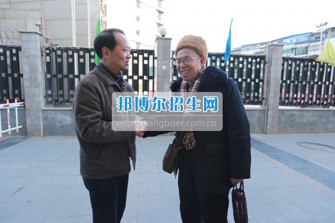 川北幼兒師范高等專(zhuān)科學(xué)校黨委書(shū)記張斌走訪慰問(wèn)學(xué)校離退休老同志