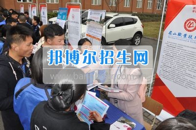 四川省什邡市職業(yè)中專(zhuān)學(xué)校積極組織學(xué)生參加德陽(yáng)市2017年高職院校單招宣傳活動(dòng)