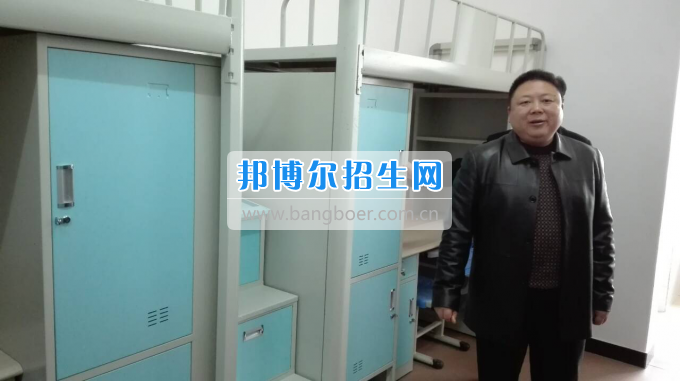 川北幼兒師范高等?？茖W(xué)校張廷鑫校長(zhǎng)帶隊(duì)考察學(xué)生公寓設(shè)備