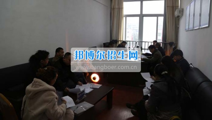 四川省古藺縣職業(yè)高級(jí)中學(xué)校集智匯力，全力推進(jìn)依法治校