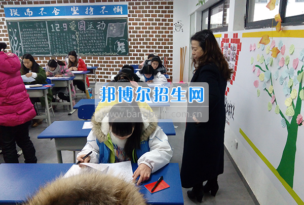 畢節(jié)醫(yī)學(xué)高等?？茖W(xué)校抓考風(fēng)、嚴考紀、提質(zhì)量