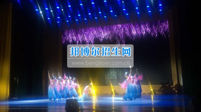 建筑設(shè)計學院榮獲2017年貴州省職業(yè)院校文化藝術(shù)類(中國舞)技能大賽最佳組織獎