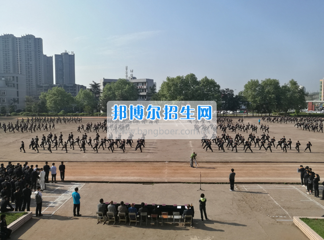 內(nèi)江市鐵路機械學(xué)校開展2017年春季運動會