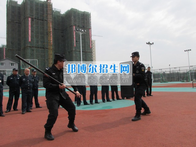 2017年綿陽師范學院開展反恐防暴應(yīng)急培訓