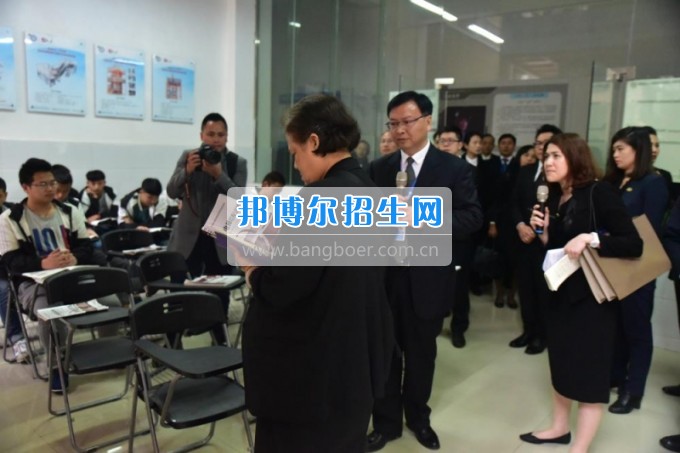 泰國(guó)詩琳通公主攜高訪團(tuán)蒞臨貴州省機(jī)械工業(yè)學(xué)校參觀訪問