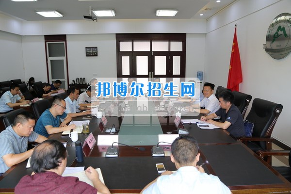 省紀委駐局紀檢組長蘇虎彪一行到四川省食品藥品學(xué)校檢查工作