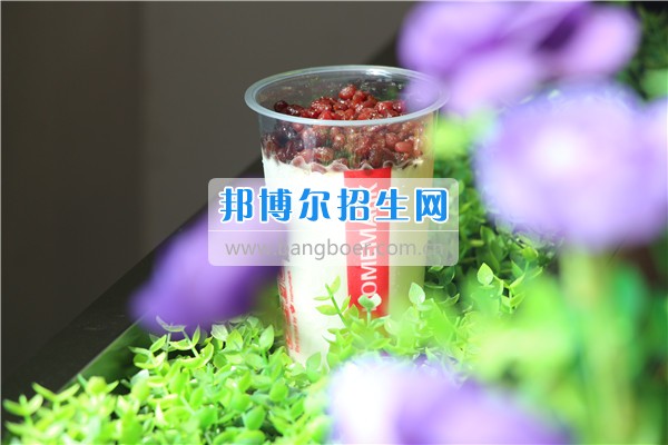 成都希望航空職業(yè)學校美味冷飲大曝光！據說，正數第三的是同學們最喜愛的冷飲！