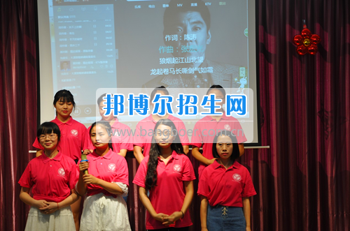 重慶工商大學(xué)派斯學(xué)院舉行青春“三下鄉(xiāng)”，我們?cè)诼飞匣顒?dòng)