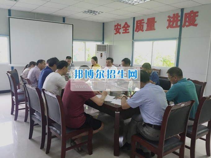 重慶財經職業(yè)學院領導視察校園擴建工程建設情況并聽取工作匯報