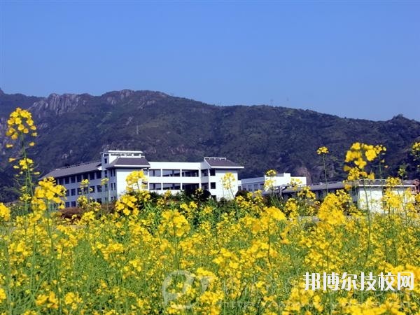 樂清市雁蕩山旅游學(xué)校2020年報(bào)名條件、招生要求、招生對(duì)象