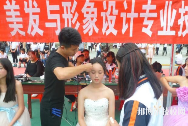 印江中等職業(yè)學校2020年招生辦聯系電話