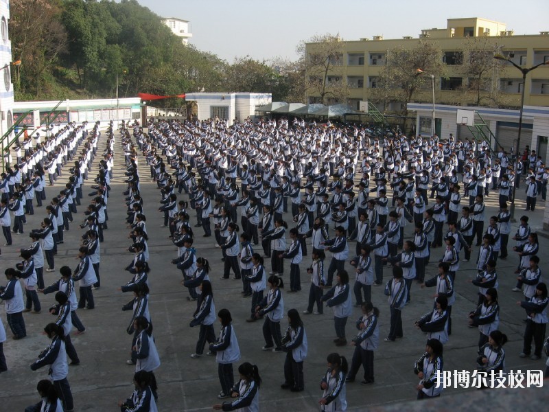 上學(xué)難的問(wèn)題雖然一直在解決，但還是會(huì)有部分家庭要面臨這個(gè)問(wèn)題。因此，學(xué)費(fèi)是學(xué)生和家長(zhǎng)在填報(bào)志愿的時(shí)候必定會(huì)考慮的重要因素之一，關(guān)乎一個(gè)家庭的經(jīng)濟(jì)承受能力。下面是小編今天整理的關(guān)于浙江醫(yī)藥技術(shù)學(xué)校的收費(fèi)標(biāo)準(zhǔn)的相關(guān)信息，希望大家報(bào)考自己滿(mǎn)意的學(xué)校。  浙江醫(yī)藥技術(shù)學(xué)校2020年學(xué)費(fèi)、收費(fèi)標(biāo)準(zhǔn) 學(xué) 費(fèi)(免學(xué)費(fèi)前)：三年制中專(zhuān)專(zhuān)業(yè)3000元/學(xué)期。  浙江醫(yī)藥技術(shù)學(xué)校拓展閱讀 1.普通高中學(xué)校學(xué)生資助政策  (1)免學(xué)費(fèi)  對(duì)享受最低生活保障待遇家庭的子女、依法由社會(huì)福利機(jī)構(gòu)監(jiān)護(hù)的未成年人、革命烈士子女、列入農(nóng)村五保供養(yǎng)范圍的未成年人以及殘疾學(xué)生，免除在校期間學(xué)費(fèi)和代管費(fèi)。  (2)國(guó)家助學(xué)金  對(duì)具有正式注冊(cè)學(xué)籍的普通高中在校生中的家庭經(jīng)濟(jì)困難學(xué)生發(fā)放國(guó)家助學(xué)金，平均資助標(biāo)準(zhǔn)為每生每年2000元。  2.中等職業(yè)學(xué)校學(xué)生資助政策  (1)免學(xué)費(fèi)  對(duì)公辦中等職業(yè)學(xué)校全日制正式學(xué)籍一、二、三年級(jí)所有在校學(xué)生免除學(xué)費(fèi)(非民族地區(qū)非戲曲類(lèi)相關(guān)表演專(zhuān)業(yè)學(xué)生除外);對(duì)民辦中職學(xué)校學(xué)生按當(dāng)?shù)赝?lèi)型同專(zhuān)業(yè)公辦中職學(xué)校學(xué)費(fèi)標(biāo)準(zhǔn)給予免除。  (2)國(guó)家助學(xué)金  對(duì)全日制正式學(xué)籍的一、二年級(jí)在校涉農(nóng)專(zhuān)業(yè)學(xué)生和非涉農(nóng)專(zhuān)業(yè)家庭經(jīng)濟(jì)困難學(xué)生發(fā)放國(guó)家助學(xué)金，資助標(biāo)準(zhǔn)為每生每年2000元。  小編關(guān)于浙江醫(yī)藥技術(shù)學(xué)校的學(xué)費(fèi)情況的信息介紹就到這里了。目前國(guó)家大力扶持教育事業(yè)的發(fā)展，尤其是職業(yè)技術(shù)方面的教育，資金扶持給大家解決了不少的后顧之憂(yōu)。希望大家在如此好的政策環(huán)境下，能抓住機(jī)會(huì)好好發(fā)展自己。