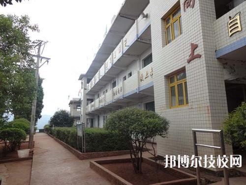 普定職業(yè)技術(shù)學(xué)校2020年報(bào)名條件、招生要求、招生對(duì)象