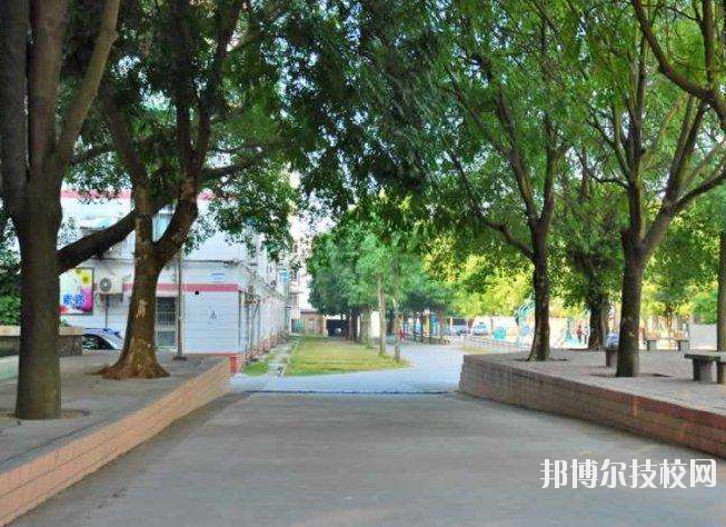 重慶公共交通技工學(xué)校2020年報名條件、招生要求、招生對象