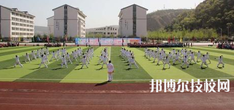平?jīng)鰴C電工程學(xué)校2020年學(xué)費、收費多少