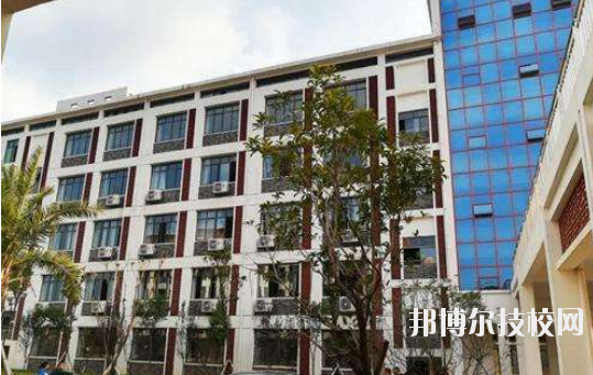 江西井岡山經(jīng)貿(mào)學(xué)校2020年報(bào)名條件、招生要求、招生對象