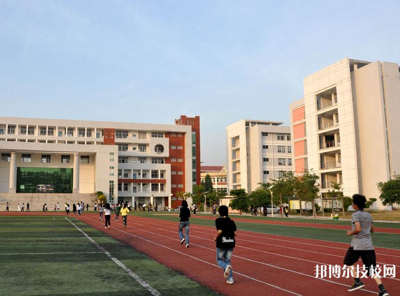 重慶青山工業(yè)技工學校怎么樣、好不好