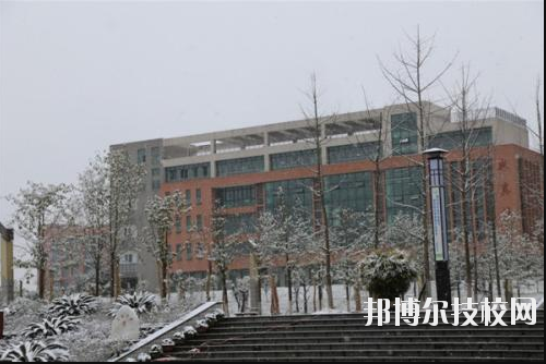 重慶榮昌職業(yè)教育中心2020年報(bào)名條件、招生要求、招生對(duì)象