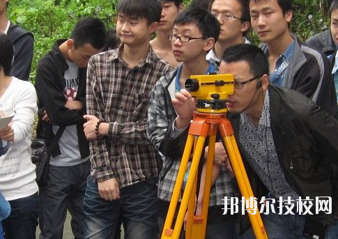 重慶風景園林技工學(xué)校2020年招生辦聯(lián)系電話
