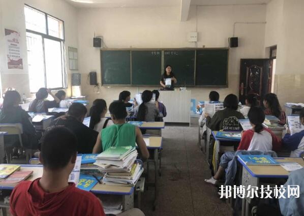 安順機(jī)械工業(yè)學(xué)校2020年報(bào)名條件、招生要求、招生對(duì)象