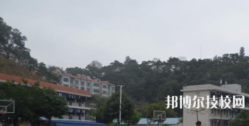 廣西右江民族商業(yè)學校怎么樣、好不好