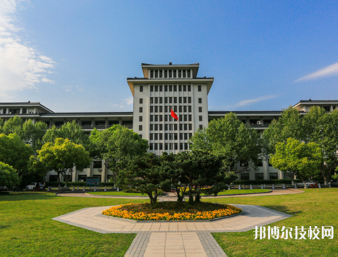重慶旅游學(xué)校建勝分校2020年報名條件、招生要、招生對象求