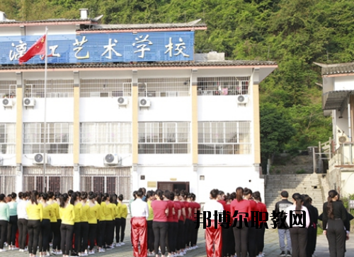 張藝謀漓江藝術(shù)學(xué)校怎么樣、好不好