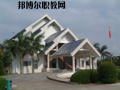 曲靖羅平職業(yè)技術學校2020年報名條件、招生要求、招生對象