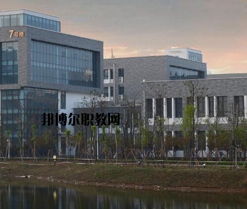 鄭州信息技術(shù)學(xué)校怎么樣、好不好
