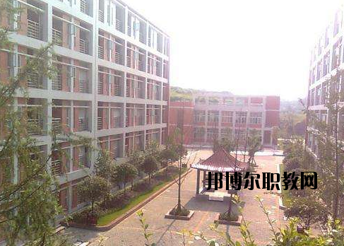 新市職業(yè)高級(jí)中學(xué)怎么樣，好不好