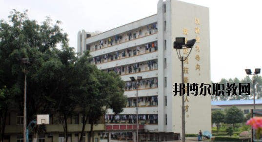 廣西梧州商貿(mào)學(xué)校2020年報名條件、招生要求、招生對象 