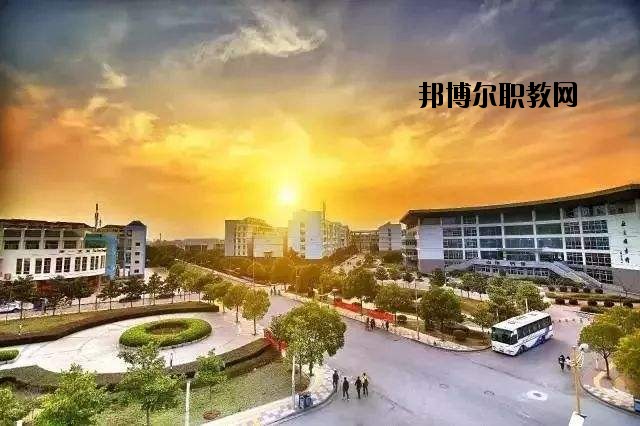 英山草盤職業(yè)中學(xué)怎么樣、好不好
