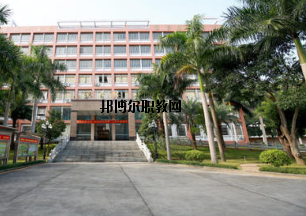 重慶華陽技工學(xué)校2020年報(bào)名條件、招生要求、招生對(duì)象