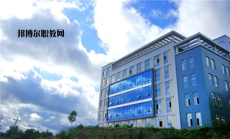 四川省南充衛(wèi)生學(xué)校2020年報(bào)名條件、招生要求、招生對象