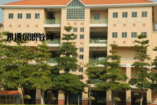 東莞商業(yè)學校2020年報名條件、招生要求、招生對象